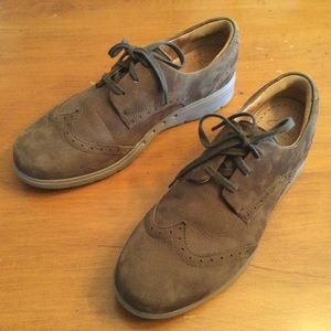 Like New! Clarks Artisan Brown Suede Shoes